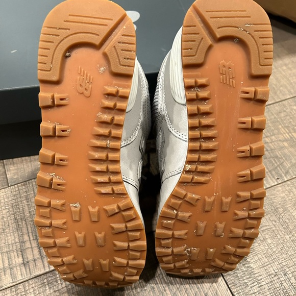 WMNS NEW BALANCE
574 LIFESTYLE METALLIC LEATHER SNEAKERS WOMAN GREY - Picture 5 of 14